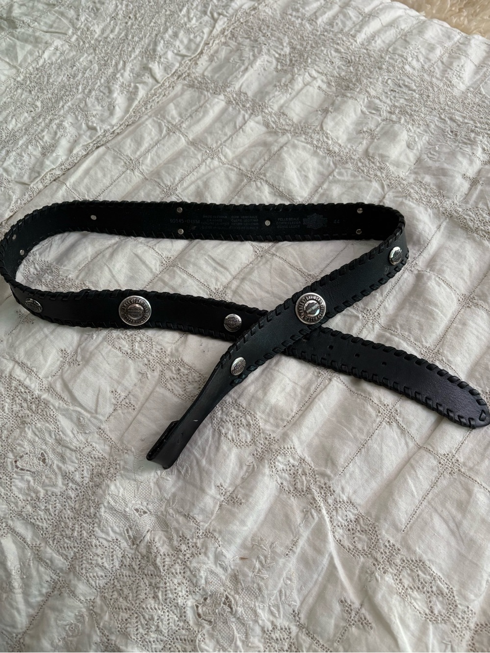 Black leather Harley Davidson Concho and stitched edges 44 No Buckle